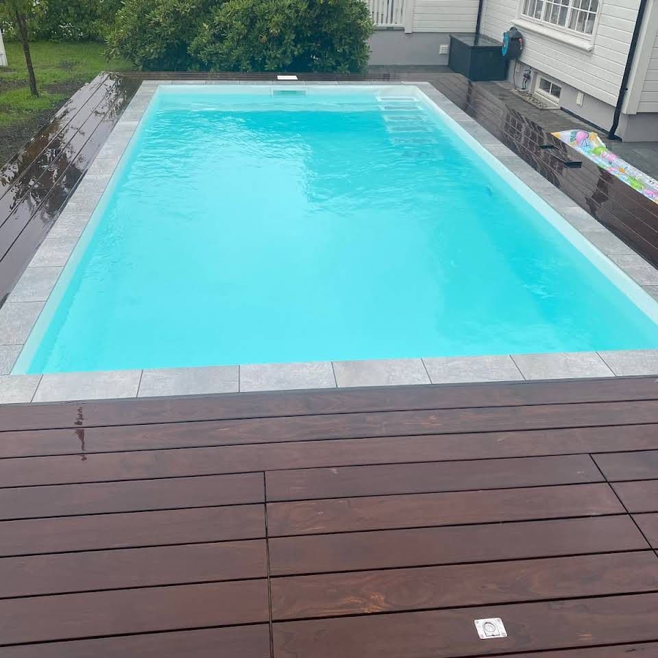 Bilde av lite city basseng 3x5,5m med hvit liner